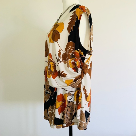 Laura Plus bold floral sleeveless top - Picture 5 of 8